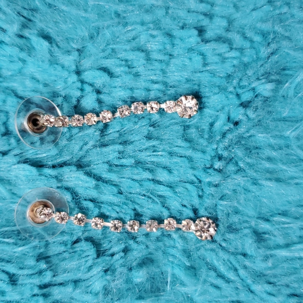 Earring & Necklace Set - Picture 3 of 7